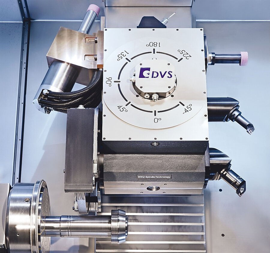 Integrated treatment system enables a closed cooling lubricant circuit without additional space requirements